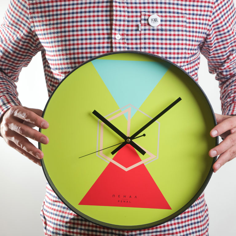 Hugo - large, modern wall clock, close up view from the hand