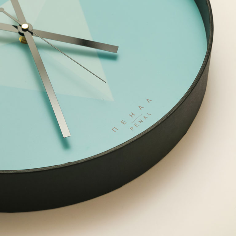 Close, side view of an Pilot wall clock